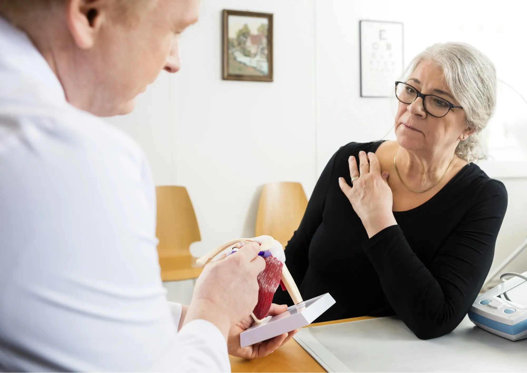 patient discussing with doctor about what causes shoulder arthritis and what the options are.