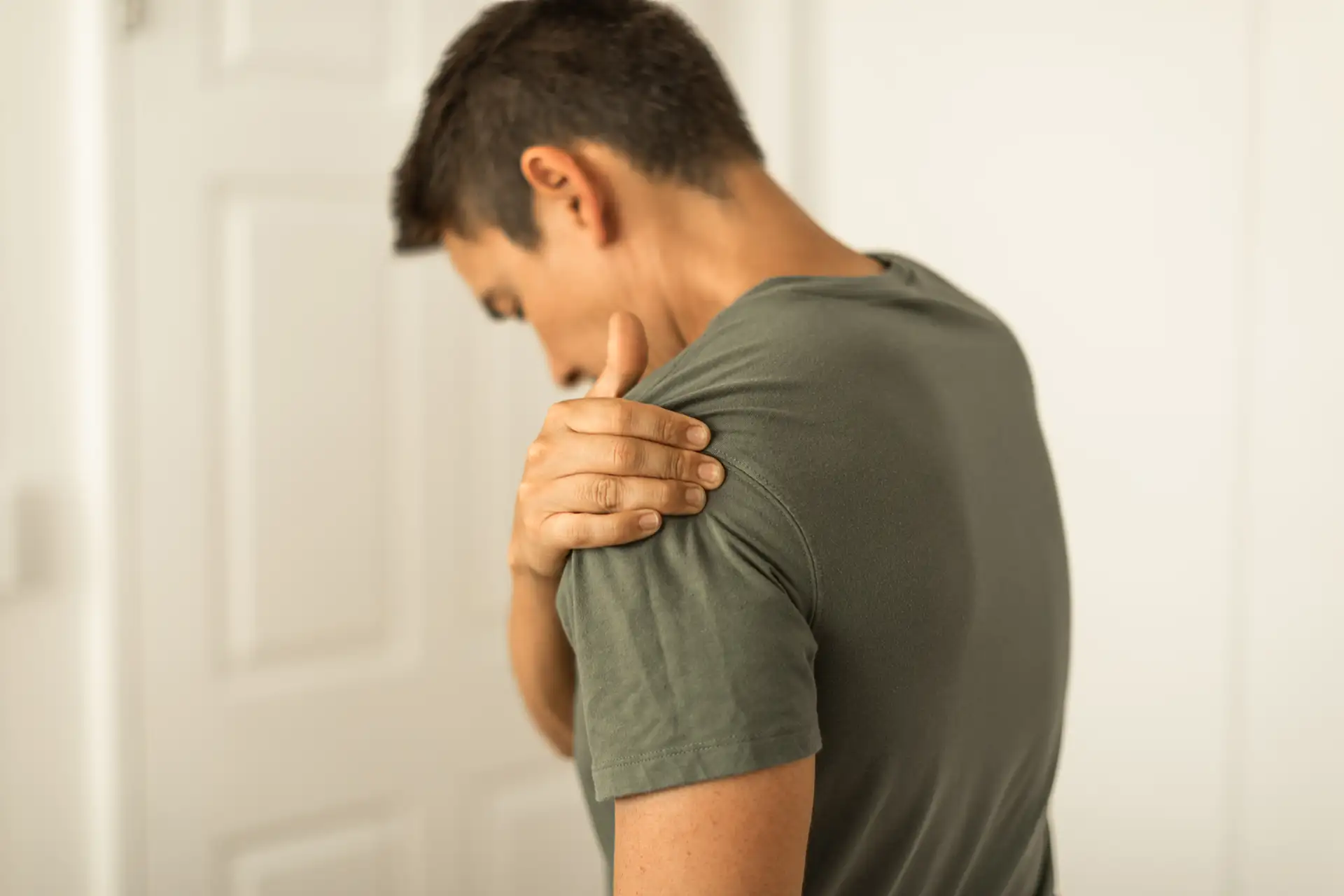 patient with a labral tear in his shoulder